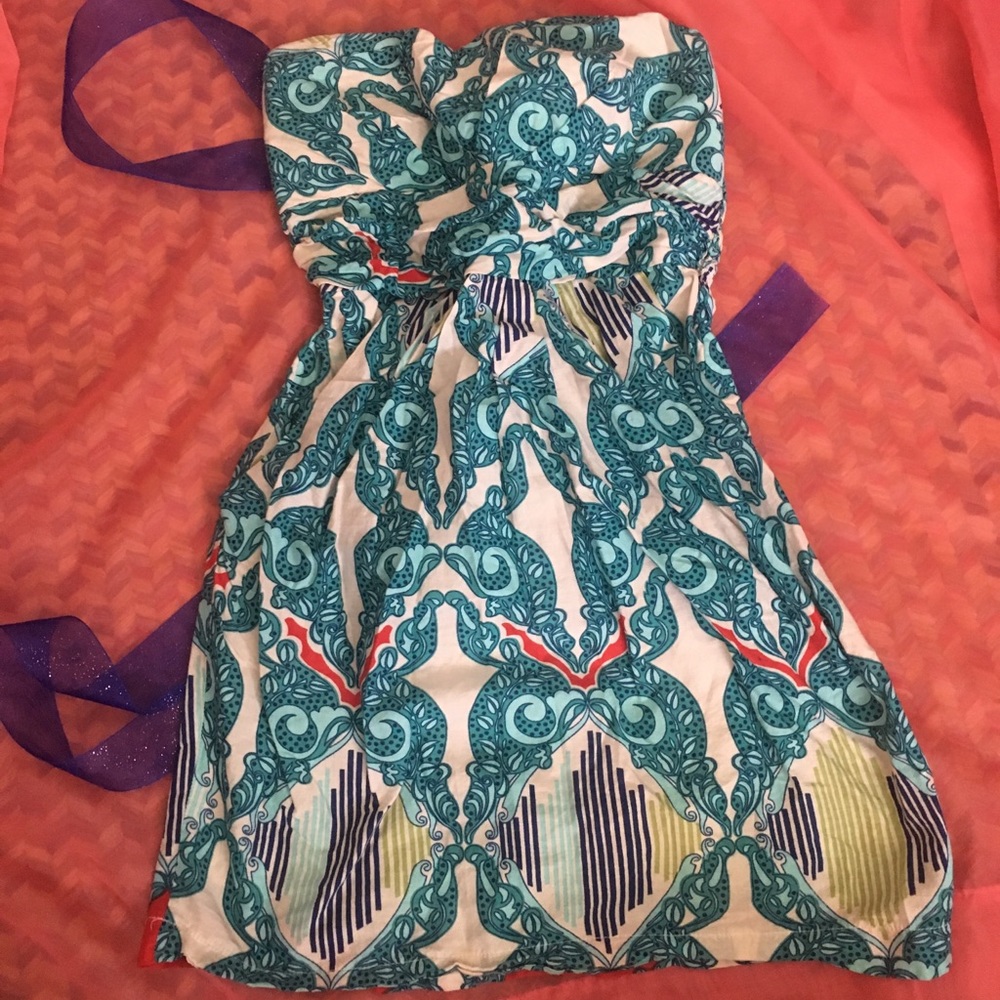 Adorable strapless dress with pockets